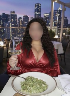 Natural Big Boobs - puta in Al Manama Photo 8 of 12