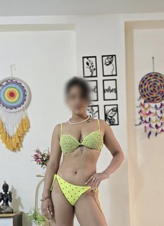Monika Arora - puta in Bangalore Photo 1 of 2