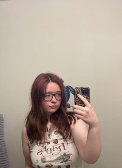 Monika - escort in Kuwait Photo 1 of 3