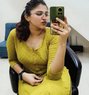 Monika - puta in Bangalore Photo 1 of 2