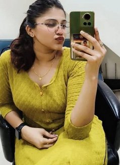 Monika - puta in Bangalore Photo 1 of 2