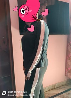 Monika - puta in Gurgaon Photo 1 of 2