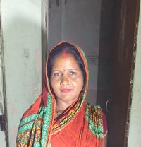 Monika cash payment by hand - puta in Kochi