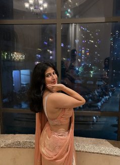 Monika - puta in New Delhi Photo 5 of 5