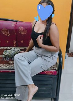 Monika (Real Meet and Cam Show) - puta in Hyderabad Photo 2 of 2