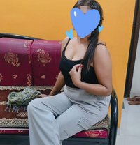 Monika (Real Meet and Cam Show) - puta in Hyderabad