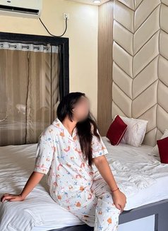 Sanjana - escort in Lucknow Photo 2 of 3