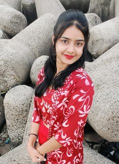 Monika Singh - puta in Mumbai Photo 2 of 4