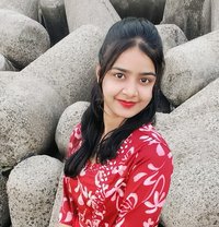 Monika Singh - puta in Mumbai Photo 2 of 4