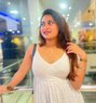 Monika Singh - puta in Mumbai Photo 2 of 4
