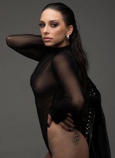 Monique - escort in Dubai Photo 1 of 11