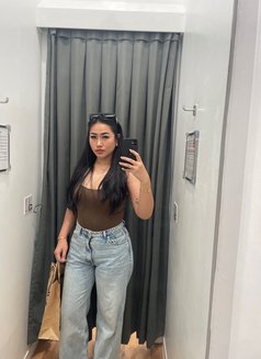 Monique | GFE - escort in Manila Photo 2 of 10