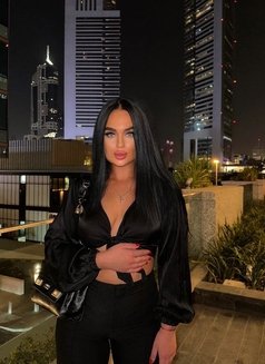 Monna - escort in Dubai Photo 4 of 9