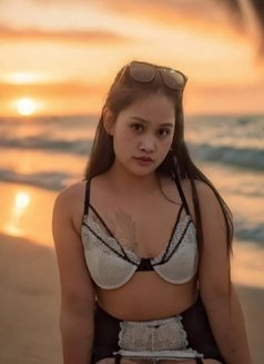 Monny - escort in Muscat Photo 2 of 5