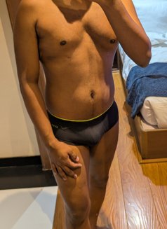 Mons - Male escort in Mumbai Photo 1 of 2