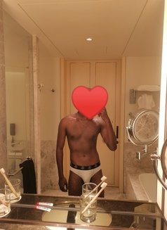 gay escort and massage therapist - Male escort in Colombo Photo 3 of 4