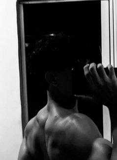 MONSTER HERE - Acompañantes masculino in Gurgaon Photo 5 of 8