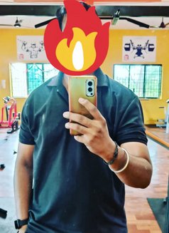 Monster - Acompañantes masculino in Chennai Photo 1 of 3