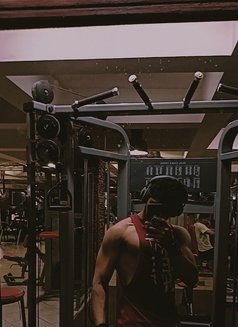 Monsterxx - Male adult performer in Cairo Photo 2 of 4