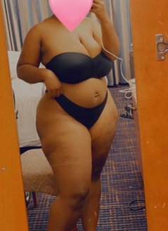 Montana - puta in Yokosuka Photo 1 of 2