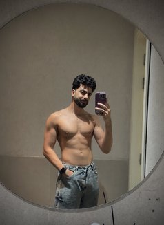 Moo - Acompañantes masculino in Khobar Photo 2 of 5