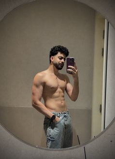 Moo - Acompañantes masculino in Khobar Photo 3 of 5