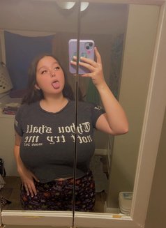 Moon - puta in Erbil Photo 1 of 3