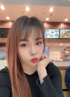 Moon French Kisses Big Natural Breasts - puta in Al Manama Photo 5 of 5