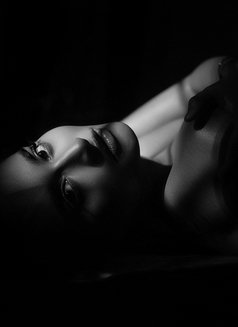 Moon - Transsexual escort in Mumbai Photo 3 of 4