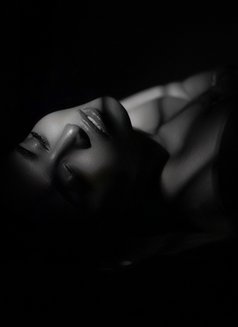 Moon - Transsexual escort in Mumbai Photo 4 of 4