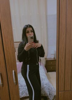 Moon Qween - puta in Beirut Photo 2 of 5