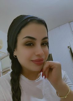 Moon Qween - puta in Beirut Photo 5 of 5