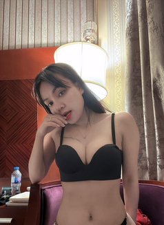 Moon - puta in Dubai Photo 7 of 8