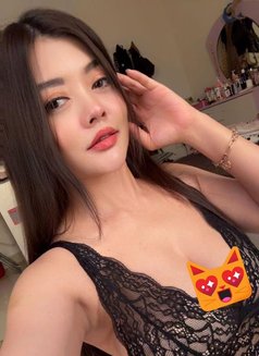 Moon - escort in Muscat Photo 3 of 9