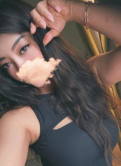 Moon - puta in Muscat Photo 2 of 11