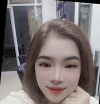 Moon - adult performer in Dubai