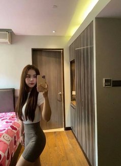 MOON - escort in Singapore Photo 3 of 7