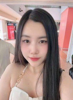 MOON - escort in Singapore Photo 5 of 7