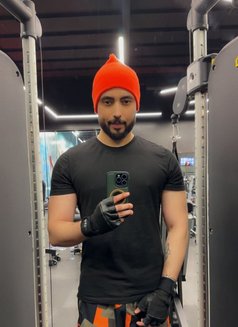 Moood - Male escort in Riyadh Photo 2 of 5