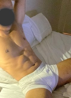 Moreno Latino Dominante - Male escort in Madrid Photo 2 of 2