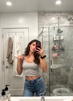 Morgane - puta in Lille Photo 2 of 2