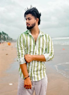 Moriss - Male escort in Noida Photo 4 of 8