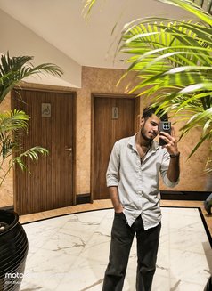 Morisssss - masseur in New Delhi Photo 1 of 1