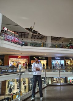 Morisssss - masseur in New Delhi Photo 2 of 4