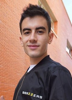 Morning Star - Male escort in New Delhi Photo 2 of 4