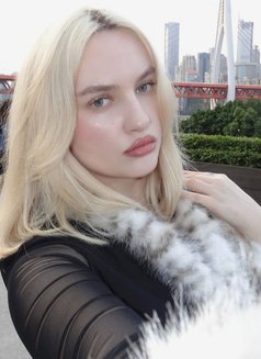 Morrigan - puta in Dubai Photo 4 of 9
