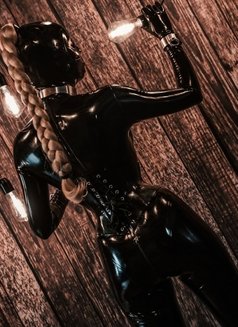 BE SUBMISSIVE TO MISTRESS SAMANTHA - dominatrix in Abu Dhabi Photo 11 of 14