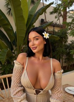 Mouna - escort in Beirut Photo 13 of 15
