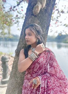 Mousumi - puta in Kolkata Photo 3 of 9