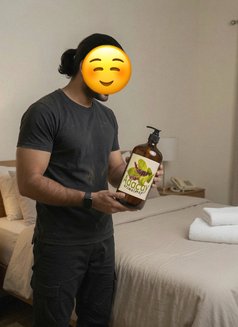 Moz Z - masseur in Abu Dhabi Photo 5 of 5